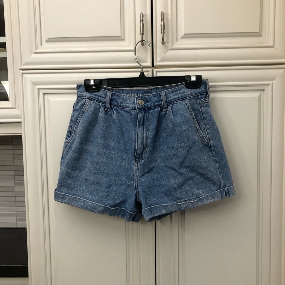 American Eagle Mom high waisted women’s denim shorts